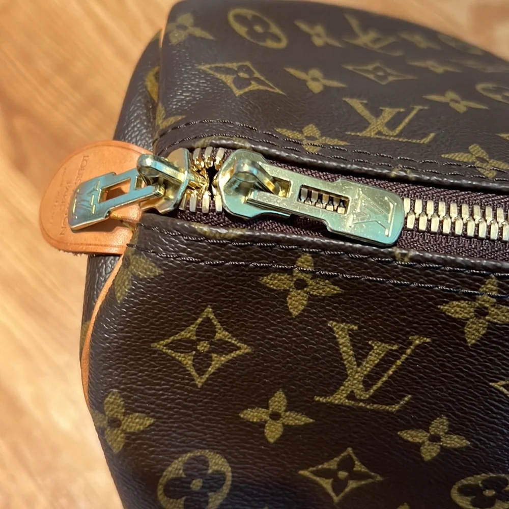 - Amazing Keepall bag by Louis Vuitton